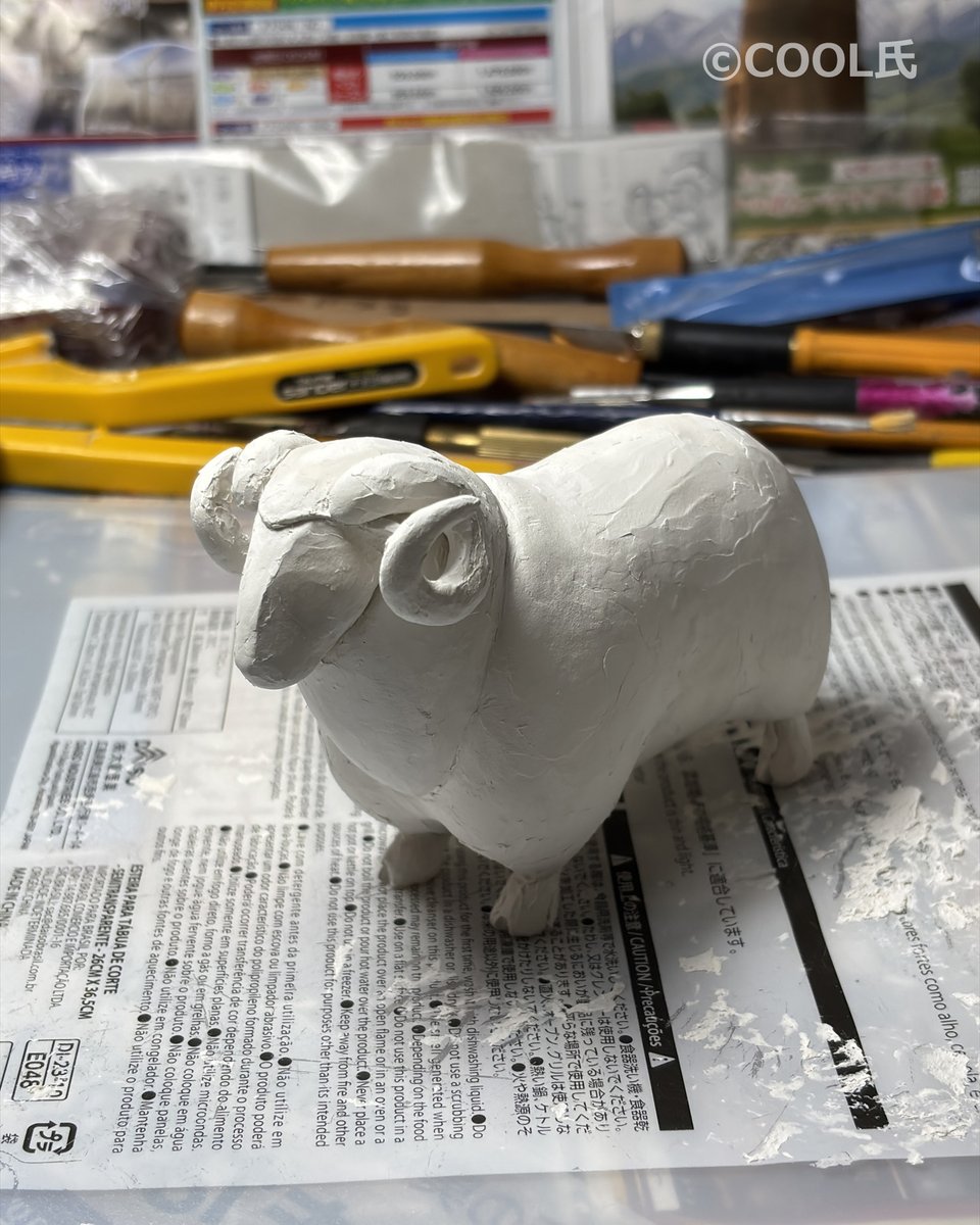 COOL90604977's tweet photo. 小さな動物のオブジェ「Mini Animal Objet」シリーズ
モチーフの「羊」のイメージができました。
この後よく乾燥させて、サンドペーパーで全体を滑らかにしてゆきます。
#sheep #羊 #ヒツジ
#MiniAnimalObjet https://t.co/LlZiBZo3pP