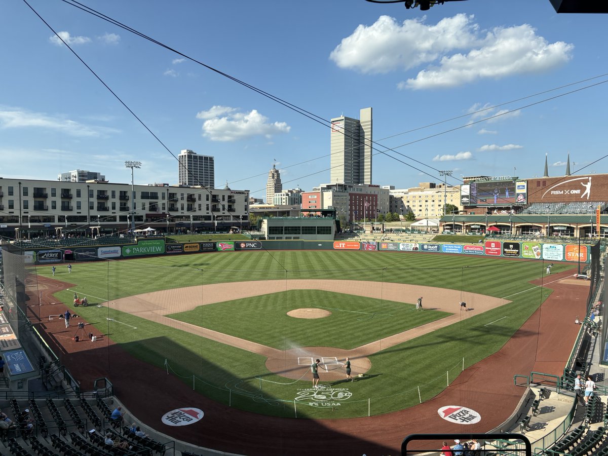 BrettRumpSports's tweet photo. Beautiful night for a THIRSTY THURSDAY in downtown Fort Wayne!  I get a great seat as long as I talk a little…so tune in as ⁦@JadenTaylor25⁩ and I bring you ⁦@TinCaps⁩ vs Great Lakes on MyTV at 7:00 pm! https://t.co/VYgEUjIIma