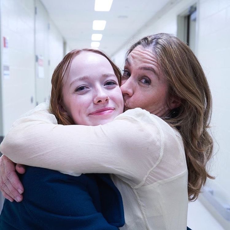 annewithanebr's tweet photo. 🚨| Amybeth McNulty e Megan Follows foram confirmadas no elenco da nova série sobre a vida de Lucy Maud Montgomery, a escritora que deu origem ao universo de Anne Shirley Cuthbert. #AnneWithAnE https://t.co/st59K04l2U