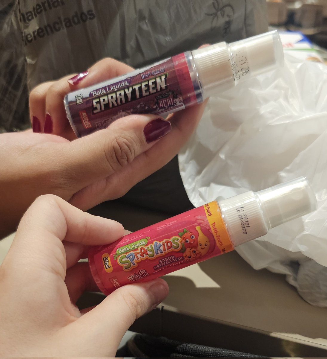 Peixecoisa's tweet photo. Stray kids e seventeen perderam td e viraram spray de bala https://t.co/jJoWtsaCek