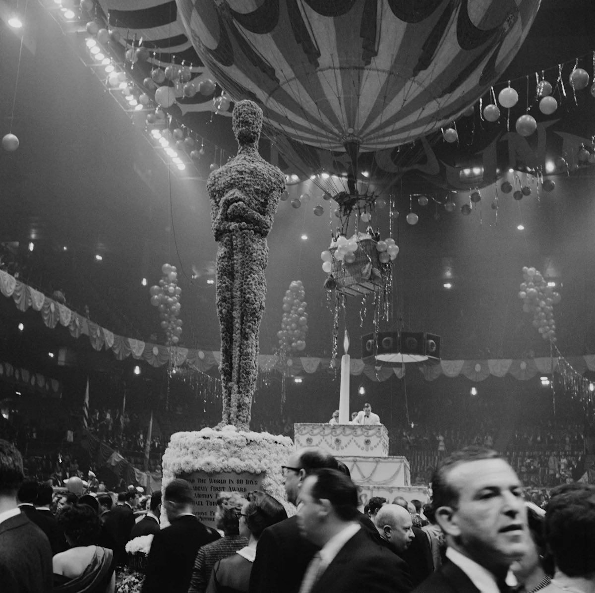 taybiIIionaire's tweet photo. Came across this picture of a birthday bash at the old MSG in the 1950’s and the aura is just insane… https://t.co/hdwnI3Tht1