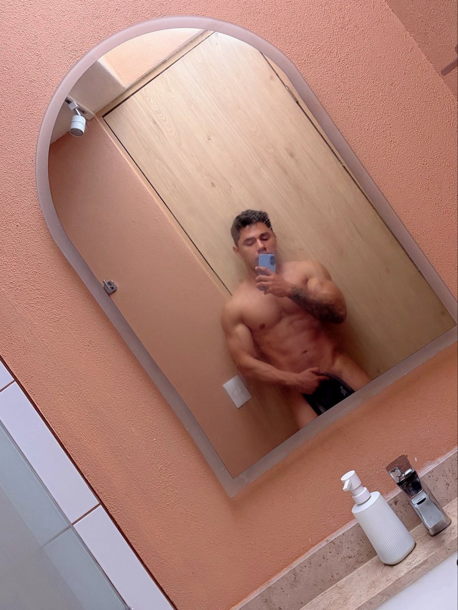antomuscleboy's tweet photo. Quien para hacer mi primera colab de only? https://t.co/I6KN6rbWCE