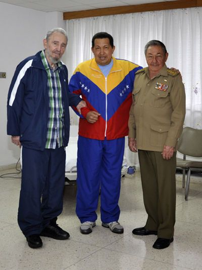 CubaOrtografia's tweet photo. Resulta extremadamente difícil creer que estas tres mierdas humanas lograron joderles la vida a 35 millones de personas.

Cuando la rata de Chávez llega al poder en Venezuela en 1999, ya la infame revolución cubana llevaba 40 años en el poder, sin los materiales para construir el socialismo, a pesar de todo lo que despilfarraron durante la época soviética.

Entre 1998-2000, la población venezolana era de unos 23-24,5 millones. El chavismo (y luego el madurismo) transformó uno de los países más prósperos de América Latina, gracias al petróleo, en una crisis humanitaria masiva con hiperinflación, escasez, emigración de más de 7 millones de personas en las últimas décadas y colapso de instituciones.

No bastarían mil infiernos para que ardan todos.