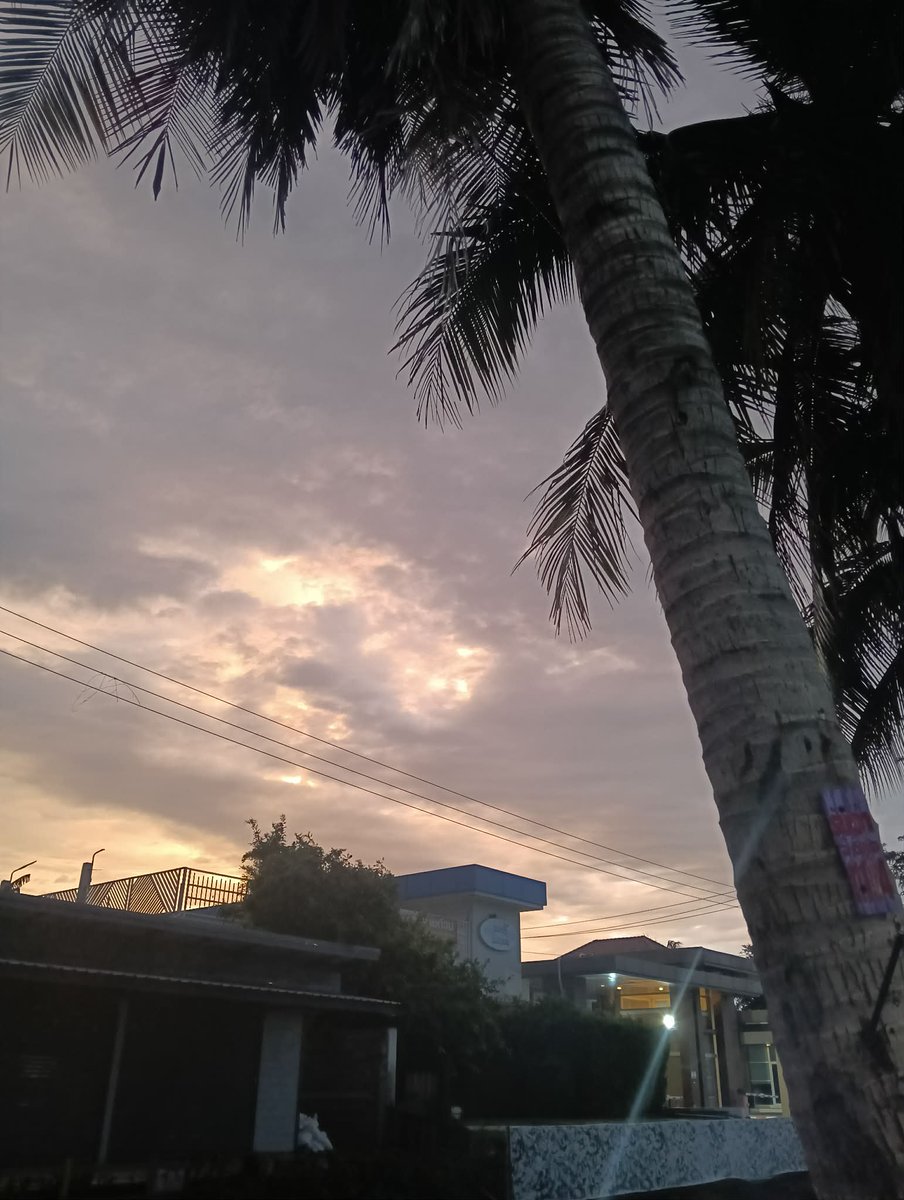 ephrnlee's tweet photo. มอนิ่ง ยามเช้าตื่นกันหรือยังเอ่ย 
เช้านี้ขอให้สดใส แฮปปี้ ทำงานสุดสัปดาห์สนุกสุดๆๆกันไปเลย ขอให้เป็นวันที่ดีนะ มีรอยยิ้มเยอะๆ ☺😁🌤 https://t.co/hEeahoFf3Q