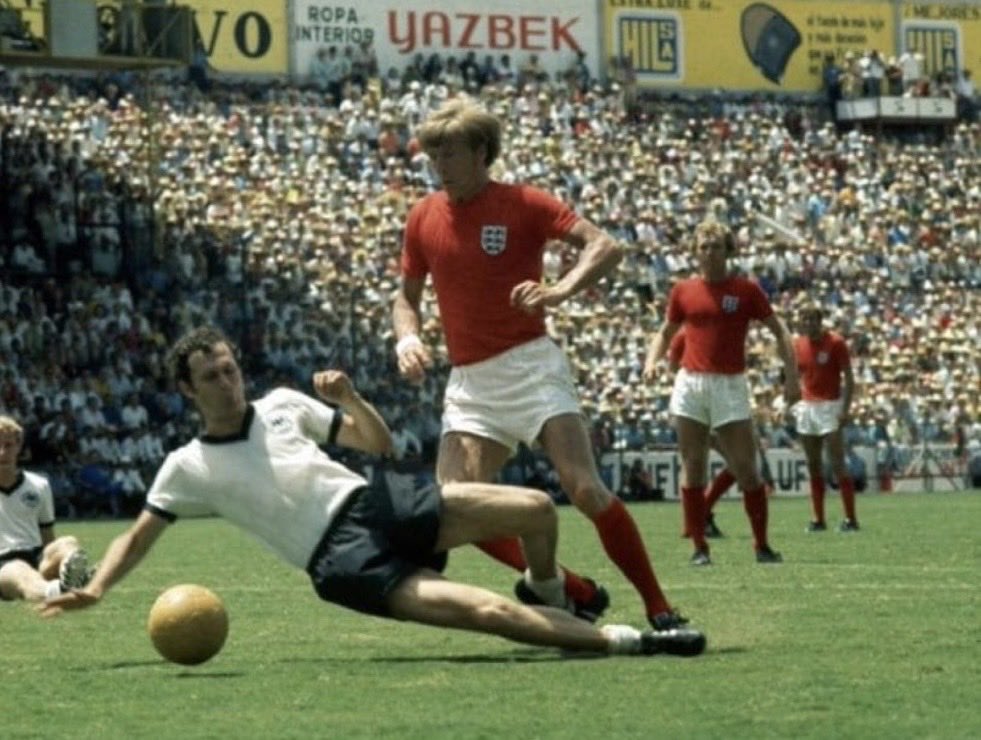 daleleon_mx's tweet photo. Inglaterra jugó en nuestra casa en 1970 contra Alemania y ganaron los alemanes 3-2. Ahora, los británicos jugarán en la CDMX contra @miseleccionmx. Y si sí?
#YSISÍ #daleleon #leon #mexico https://t.co/9vmmto1WCW