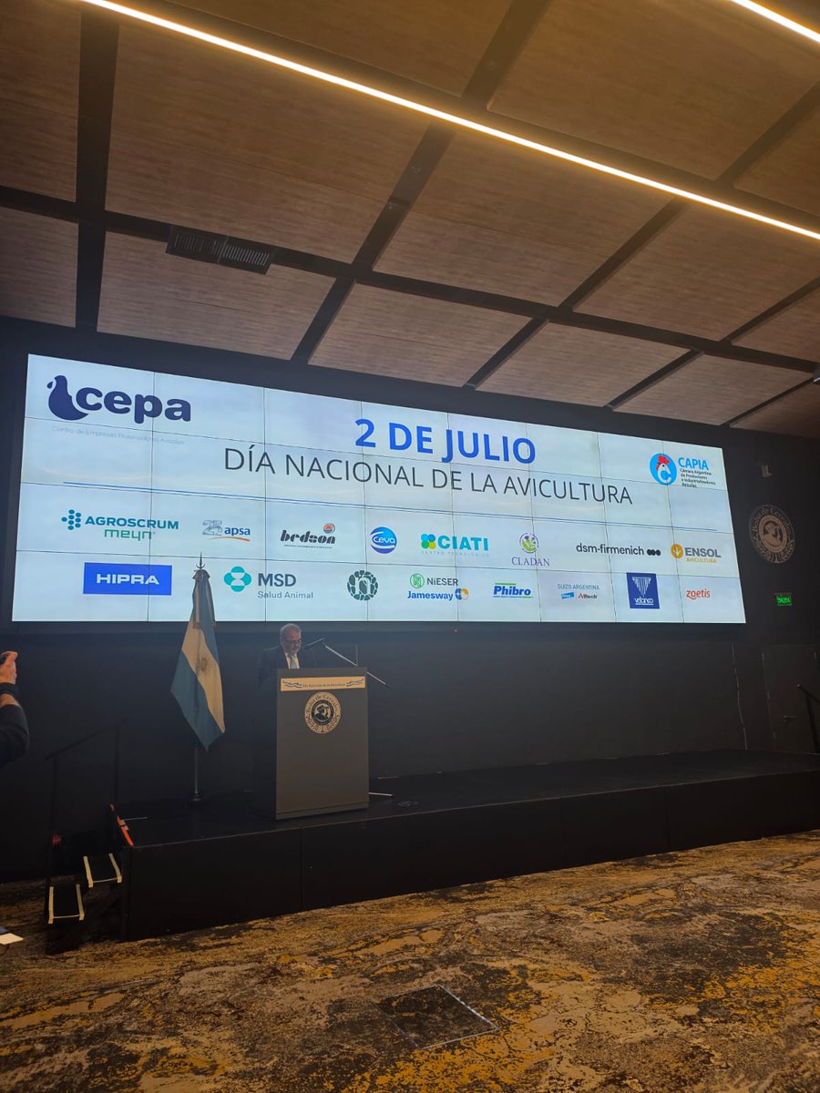 CasafeOk's tweet photo. 🤝 Hoy acompañamos la celebración por el Día Nacional de la Avicultura Argentina, una oportunidad para encontrarnos con instituciones, referentes de la cadena y funcionarios provinciales y nacionales para seguir fortaleciendo el trabajo conjunto.

Agradecemos a CAPIA y CEPA por la invitación. 🙌

#avicultura #campo #agro #diadelaavicultura #trabajo #sinergia #casafe #capia #cepa