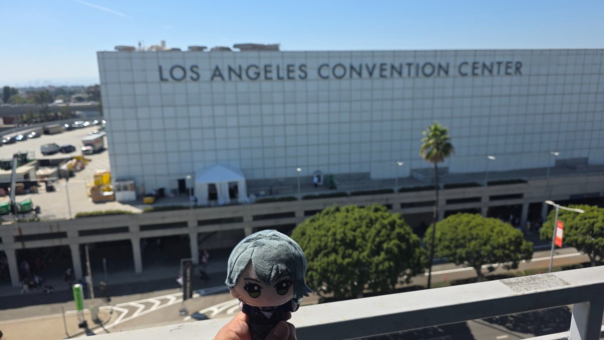mobageP's tweet photo. Right across the street. Real nice. https://t.co/SbWnZMvWvq