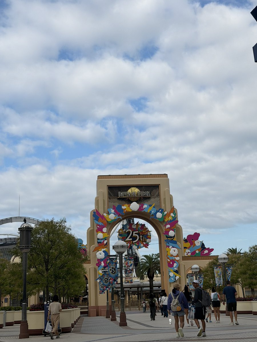 ritoritokako's tweet photo. おはよーございます😊
今日は久しぶりにここ！！
#奏心
#民謡かこ
#USJ https://t.co/zvQ8OcVTdx