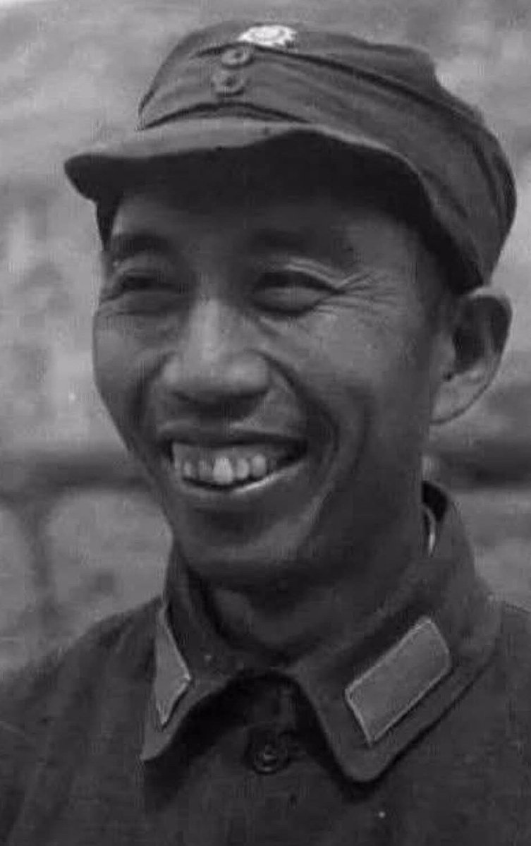ItbRonny2's tweet photo. @herculep638 Kalian masih percaya omongan Jokowi....????? 🤣🤣🤣 https://t.co/JSH6SuB9br