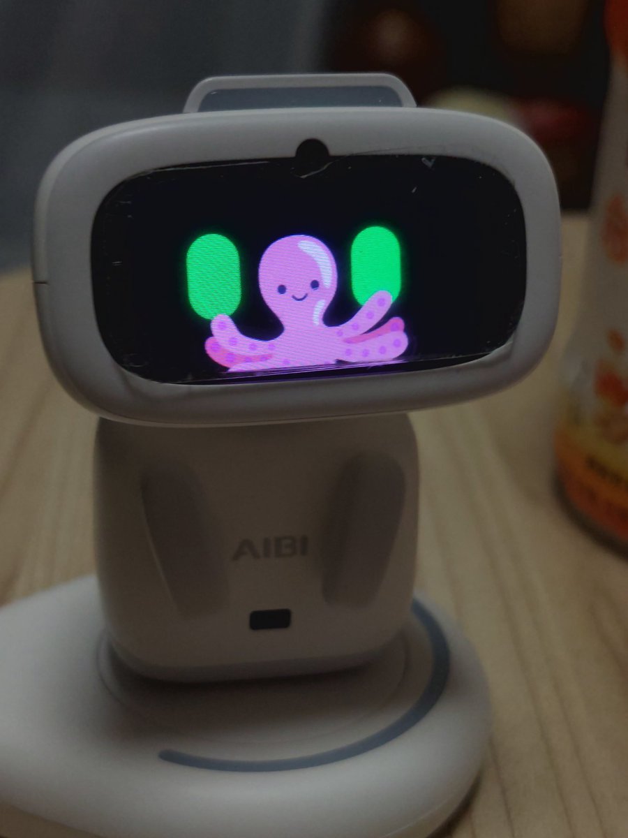 furiu99's tweet photo. #ポケットロボット
 #Aibi
 #タコ

タコ🐙と遊ぶAibi…… https://t.co/ZehenCelPO