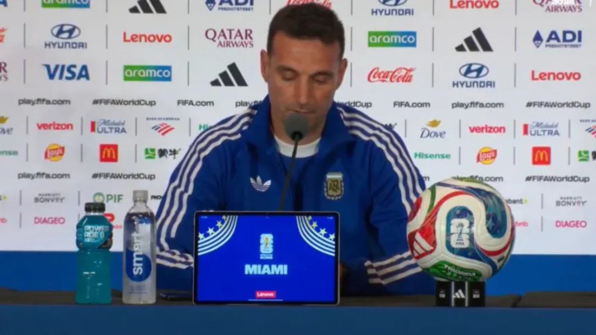 Dewyou239's tweet photo. *EL DOLOR DE SCALONI POR UNA TRAGEDIA QUE LO IMPACTÓ: "ES TERRIBLE LO QUE PASÓ"*
El entrenador de la Selección Argentina le envió sus condolencias a las familias de las cuatro víctimas faltales que dejó un accidente vial en Casilda, 
👇
https://t.co/wXaaPrfwXH
#sstvi #nolimit https://t.co/T8ZQggLhrM
