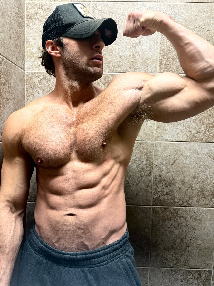 Dom_king091's tweet photo. LET ME BE YOUR POWERFUL TOP SEXYs🙂🏳️‍🌈 https://t.co/KxjvXsmvbG