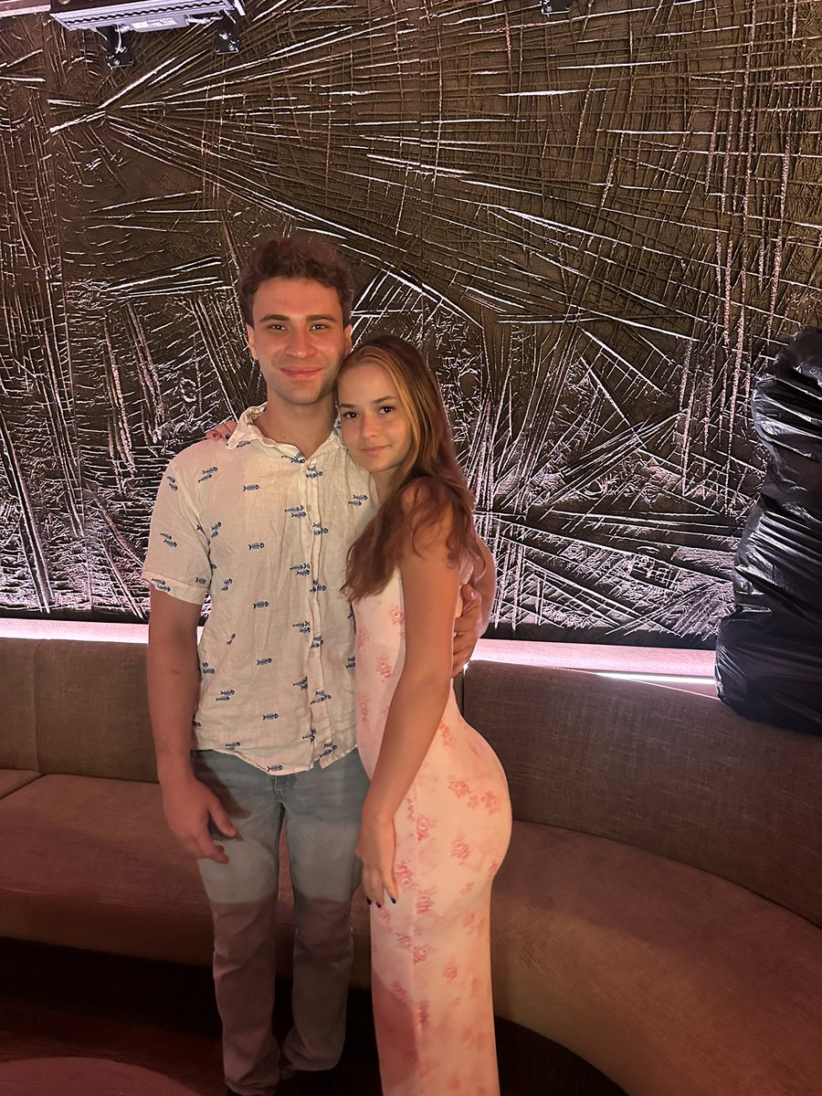 TobyVegaD_'s tweet photo. Happy Birthday Devon! 🎂 https://t.co/xIS4LndAdT