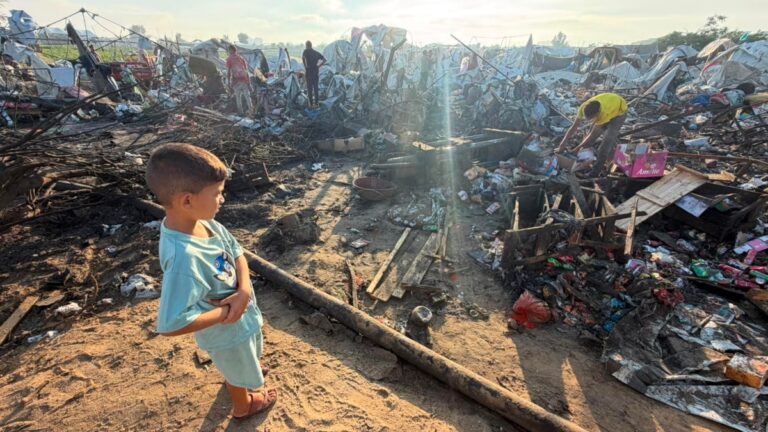 teleSURtv's tweet photo. 🚨Resistencia palestina tras 1.000 días de genocidio en Gaza

🔴Los grupos de la resistencia palestina emitieron una declaración conjunta este 2 de julio para marcar 1.000 días del genocidio israelí en la Franja de Gaza. En el documento, las organizaciones reafirmaron el derecho de su pueblo a la resistencia contra la ocupación militar.

https://t.co/QImwnCcvLk