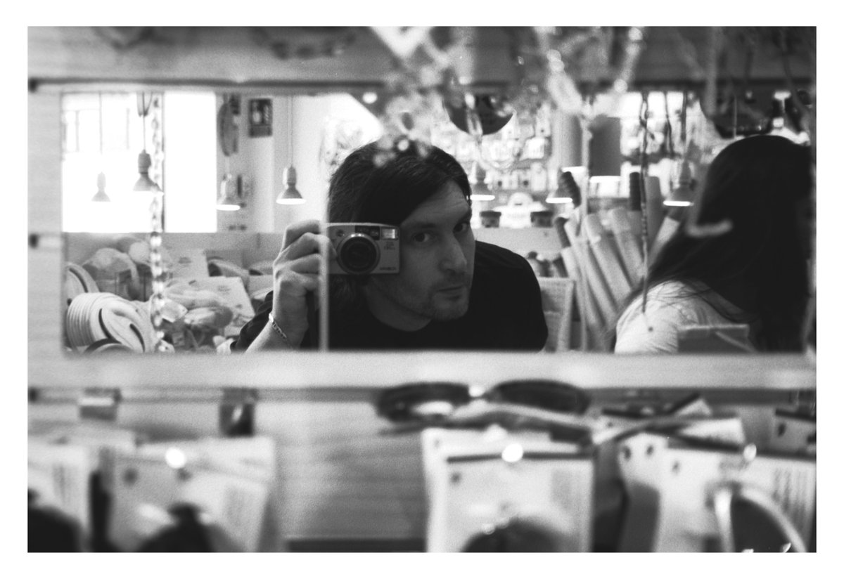 MALEOJENE's tweet photo. Autoretrato. 35mm.
Minolta Riva Zoom 135EX.
Agfaphoto APX 100.
#fotografía #photography #photographyblackandwhite #bnw #fotografiablancoynegro #film #35mm #Agfaphoto #AgfaphotoAPX https://t.co/KinvOLzCOS