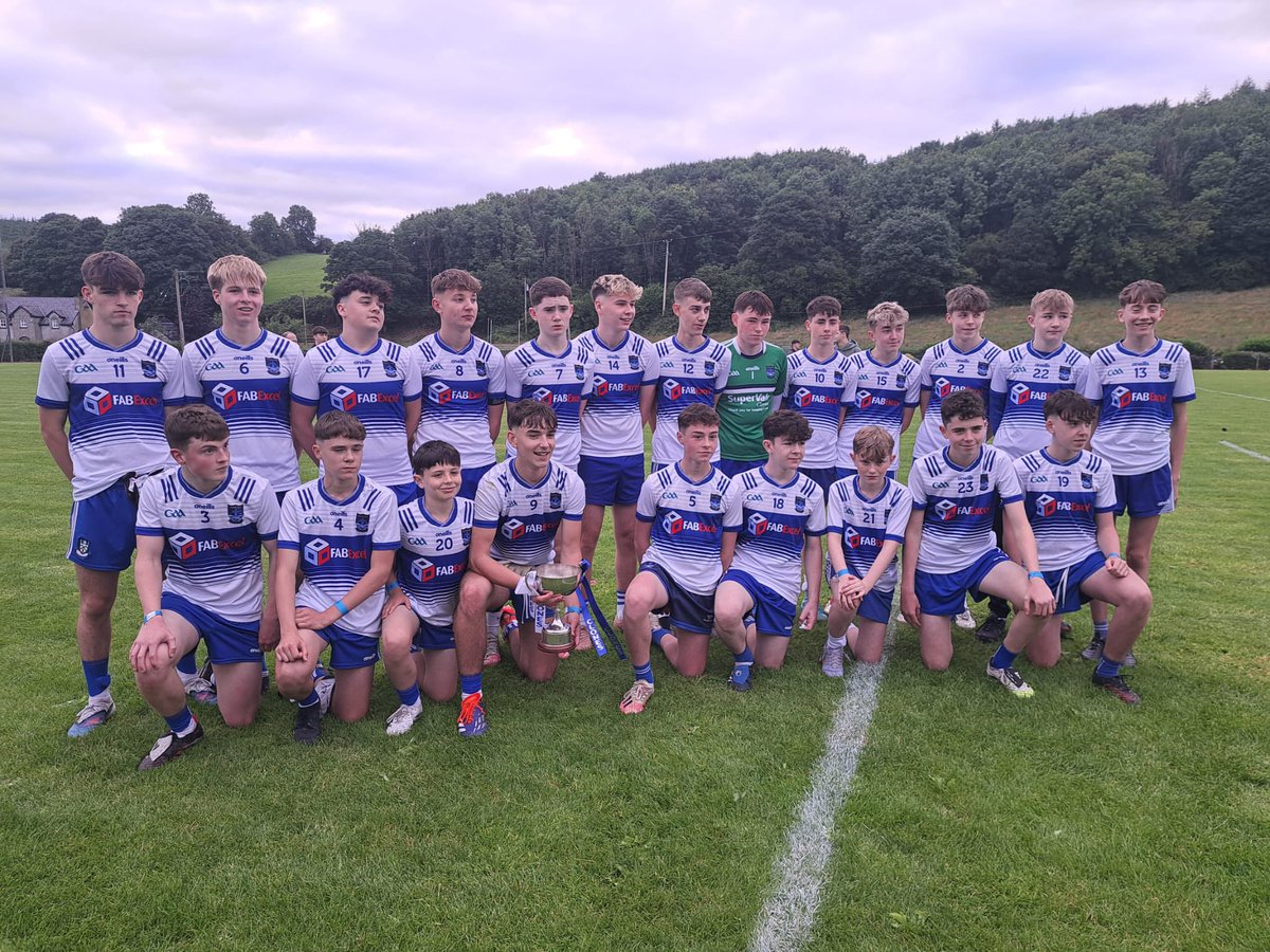 monaghangaa's tweet photo. 🏆 𝐂𝐨𝐦𝐡𝐠𝐡𝐚𝐢𝐫𝐝𝐞𝐚𝐬 𝐦𝐨́𝐫 𝐭𝐨 @ClonesGAA 𝐂𝐥𝐮𝐛 𝐨𝐧 𝐰𝐢𝐧𝐧𝐢𝐧𝐠 𝐭𝐡𝐞 #boguefoodhall 𝐔𝟏𝟔 𝐃𝐢𝐯𝐢𝐬𝐢𝐨𝐧 𝟐 𝐂𝐮𝐩 𝐭𝐢𝐭𝐥𝐞 𝐭𝐡𝐢𝐬 𝐞𝐯𝐞𝐧𝐢𝐧𝐠 ! 𝐀 𝐟𝐚𝐧𝐭𝐚𝐬𝐭𝐢𝐜 𝐚𝐜𝐡𝐢𝐞𝐯𝐞𝐦𝐞𝐧𝐭 𝐟𝐨𝐫 𝐚𝐥𝐥 𝐭𝐡𝐞 𝐩𝐥𝐚𝐲𝐞𝐫𝐬, 𝐦𝐞𝐧𝐭𝐨𝐫𝐬 𝐚𝐧𝐝 𝐬𝐮𝐩𝐩𝐨𝐫𝐭𝐞𝐫𝐬 𝐢𝐧𝐯𝐨𝐥𝐯𝐞𝐝.

𝐂𝐨𝐦𝐦𝐢𝐬𝐞𝐫𝐚𝐭𝐢𝐨𝐧𝐬 𝐭𝐨 𝐑𝐨𝐜𝐤 𝐒𝐚𝐫𝐬𝐟𝐢𝐞𝐥𝐝𝐬 @RockcorryGAA  / @KilleevanGAA 𝐰𝐡𝐨 𝐩𝐥𝐚𝐲𝐞𝐝 𝐭𝐡𝐞𝐢𝐫 𝐩𝐚𝐫𝐭 𝐢𝐧 𝐚 𝐯𝐞𝐫𝐲 𝐞𝐱𝐜𝐢𝐭𝐢𝐧𝐠 𝐠𝐚𝐦𝐞 !

𝐀 𝐬𝐢𝐧𝐜𝐞𝐫𝐞 𝐭𝐡𝐚𝐧𝐤 𝐲𝐨𝐮 𝐭𝐨 𝐨𝐮𝐫 𝐬𝐩𝐨𝐧𝐬𝐨𝐫 𝐁𝐨𝐠𝐮𝐞 𝐅𝐨𝐨𝐝𝐇𝐚𝐥𝐥 𝐟𝐨𝐫 𝐭𝐡𝐞𝐢𝐫 𝐜𝐨𝐧𝐭𝐢𝐧𝐮𝐞𝐝 𝐬𝐮𝐩𝐩𝐨𝐫𝐭 𝐨𝐟 𝐨𝐮𝐫 𝐣𝐮𝐯𝐞𝐧𝐢𝐥𝐞 𝐂𝐨𝐦𝐩𝐞𝐭𝐢𝐭𝐢𝐨𝐧𝐬, 𝐭𝐨 𝐫𝐞𝐟𝐞𝐫𝐞𝐞 𝐒𝐭𝐞𝐩𝐡𝐞𝐧 𝐚𝐧𝐝 𝐡𝐢𝐬 𝐦𝐚𝐭𝐜𝐡 𝐨𝐟𝐟𝐢𝐜𝐢𝐚𝐥𝐬, 𝐭𝐨 𝐏𝐥𝐚𝐧𝐧𝐢𝐧𝐠 & 𝐓𝐫𝐚𝐢𝐧𝐢𝐧𝐠 𝐨𝐟𝐟𝐢𝐜𝐞𝐫 𝐌𝐢𝐜𝐡𝐚𝐞𝐥 𝐰𝐡𝐨 𝐦𝐚𝐝𝐞 𝐭𝐡𝐞 𝐩𝐫𝐞𝐬𝐞𝐧𝐭𝐚𝐭𝐢𝐨𝐧 𝐨𝐧 𝐛𝐞𝐡𝐚𝐥𝐟 𝐨𝐟 𝐌𝐨𝐧𝐚𝐠𝐡𝐚𝐧 𝐆𝐀𝐀 𝐚𝐧𝐝 𝐭𝐨 𝐊𝐢𝐥𝐥𝐞𝐞𝐯𝐚𝐧 𝐟𝐨𝐫 𝐬𝐮𝐩𝐞𝐫𝐛𝐥𝐲 𝐡𝐨𝐬𝐭𝐢𝐧𝐠 𝐭𝐡𝐞 𝐅𝐢𝐧𝐚𝐥.