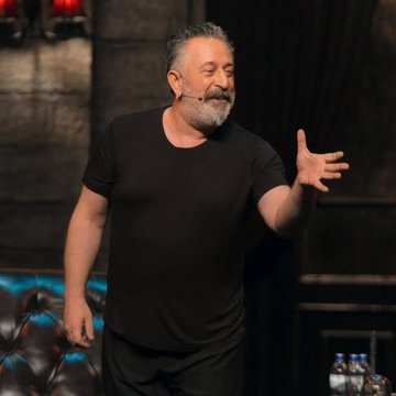 Onedioki's tweet photo. Cem Yılmaz, Deniz Göktaş’ın gözaltına alınmasının ardından bütün tweetlerini sildi. https://t.co/ClnI839J7l