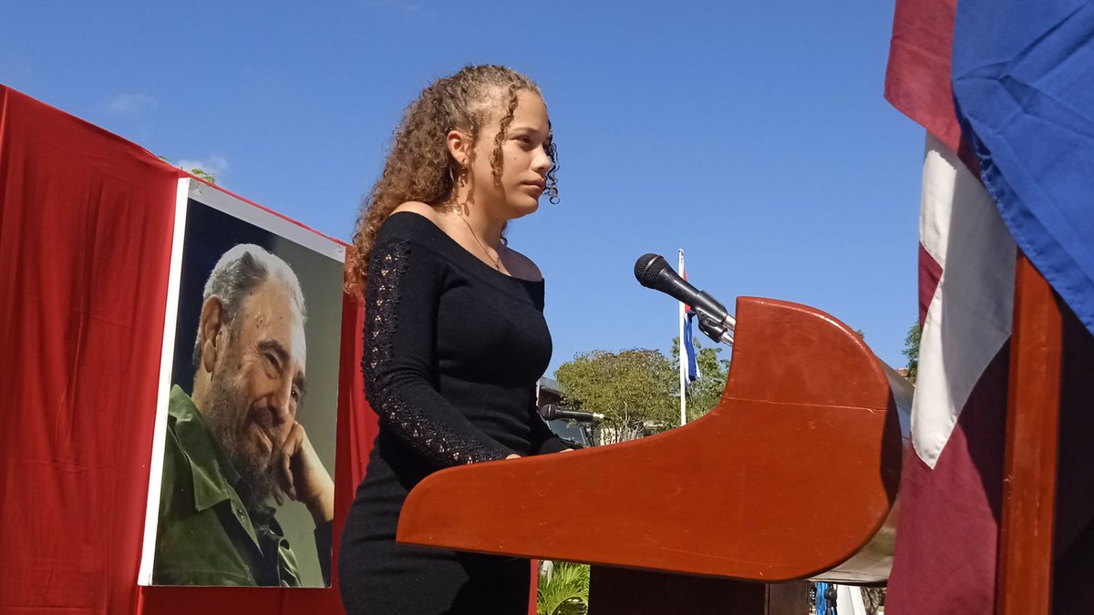 ada_aleida's tweet photo. Efectuada en la @UnissJMarti graduación correspondiente al curso escolar 2025_2026. Cerca de 800 nuevos profesionales espirituanos de la casa de altos estudios y otras universidades del país fueron titulados en sencilla ceremonia que estuvo dedicada al centenario de Fidel. https://t.co/9ogZAA4YzH