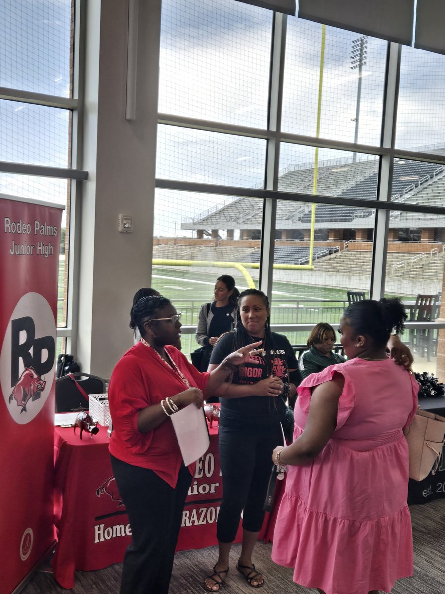 ALVINISDHR's tweet photo. We are always excited to meet talented educators who are ready to join our team! https://t.co/CiUsX54KEs