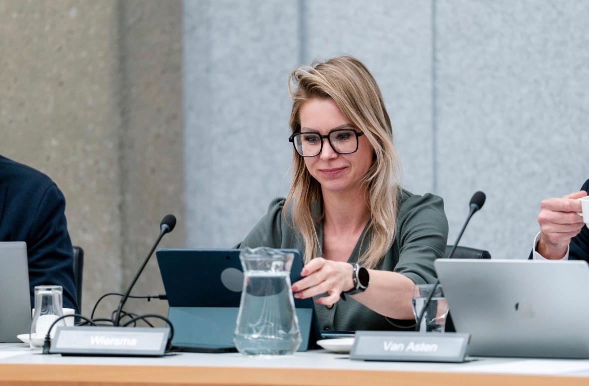 BrushThe's tweet photo. @RosasMarysol2 Hadden we deze voortreffelijke minister nog maar…. dan was het probleem allang opgelost 😉 https://t.co/yCici2BWU7