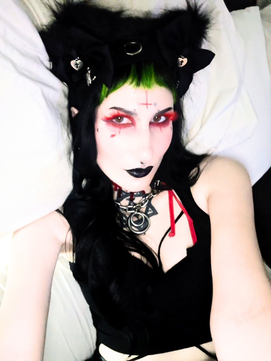rabbitp4ws's tweet photo. #ootd #goth https://t.co/sLCuzDN8zG