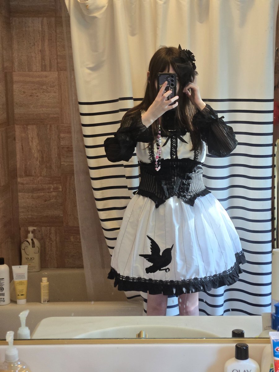 magicgirlcrisis's tweet photo. Just finished a new dress https://t.co/cfxIWG6y6w