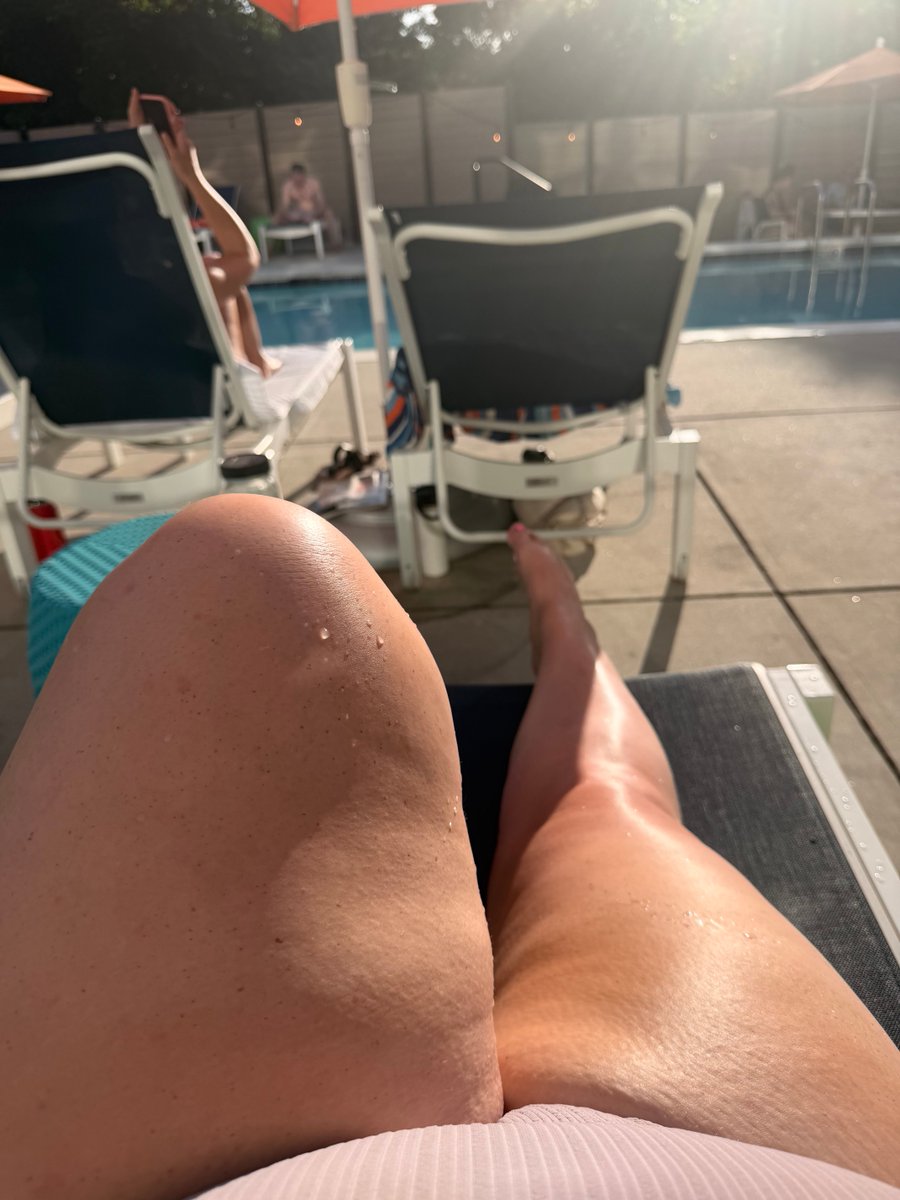 bthebadwitch's tweet photo. Tanning ☀️☀️ https://t.co/OiCKUHprb8