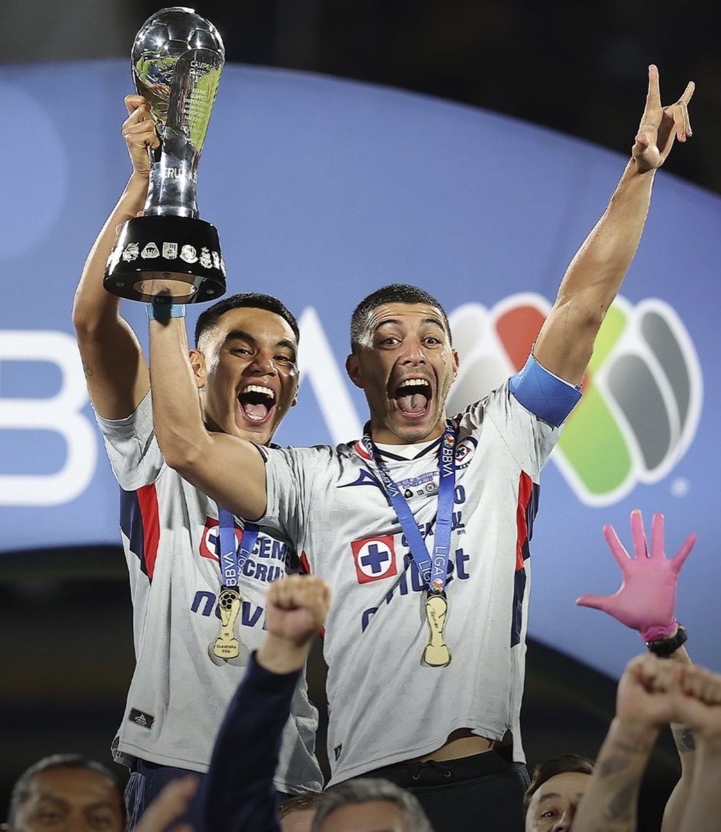 DavisCFCA's tweet photo. @Dig0verdades @Exbigote_ Re-hecho en Cruz Azul y campeón en C.U. https://t.co/ddtKaM7nVN