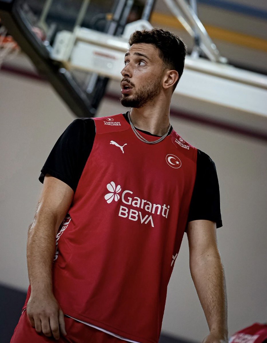 BradeauxNBA's tweet photo. Alperen Şengün’s PR is completely cooked after last season.

Seems like a ton of Rockets fans are checked out on him.. Seeing a ton of pessimism surrounding him from his highlights today. 

He does need to improve.. But I need him to have an All NBA season next year. He’s capable.