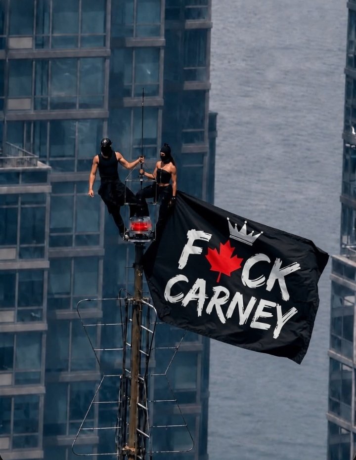 bashscriptorz's tweet photo. Thank you to the people who climbed to the top of the Empire state building in New York to put this flag up 🙏 https://t.co/Dn5uHJk9NZ