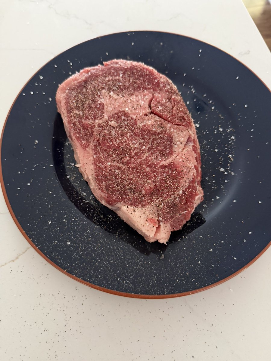 bigdoginc6's tweet photo. About to grill me up some grub! https://t.co/9OLqN13QN1