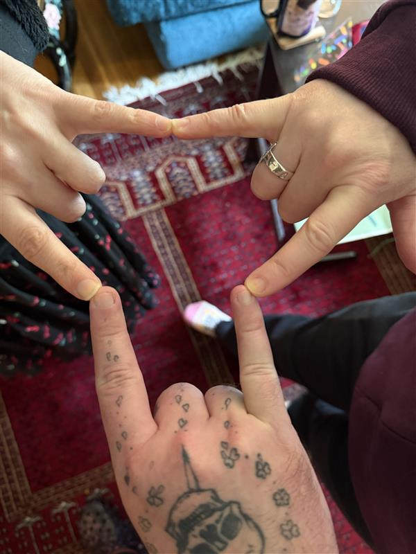 A_dmg04's tweet photo. Sis in-law had her final chemo treatment today.

Congrats, Ali. You're kicking ass.

Fuck Cancer. https://t.co/jSnHBlIXFe