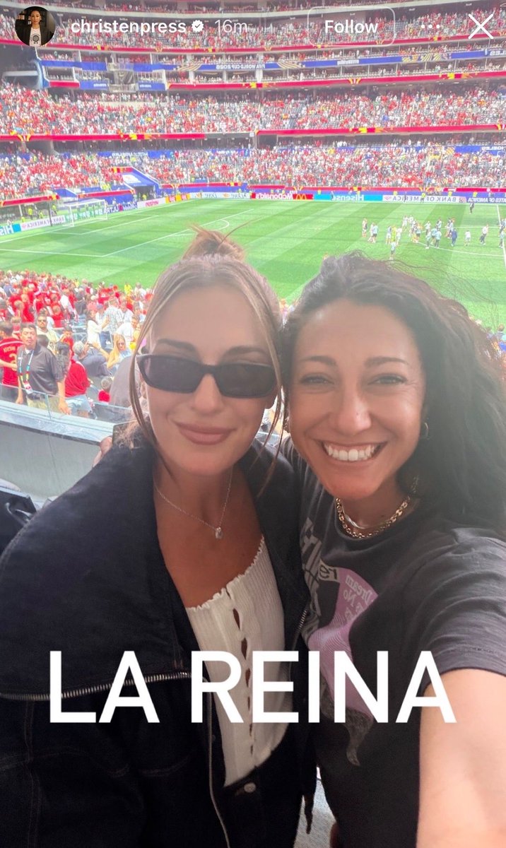 BarcaFem's tweet photo. 🤝🏼 Christen Press with the legend Alexia Putellas. https://t.co/IUwzKliUQQ