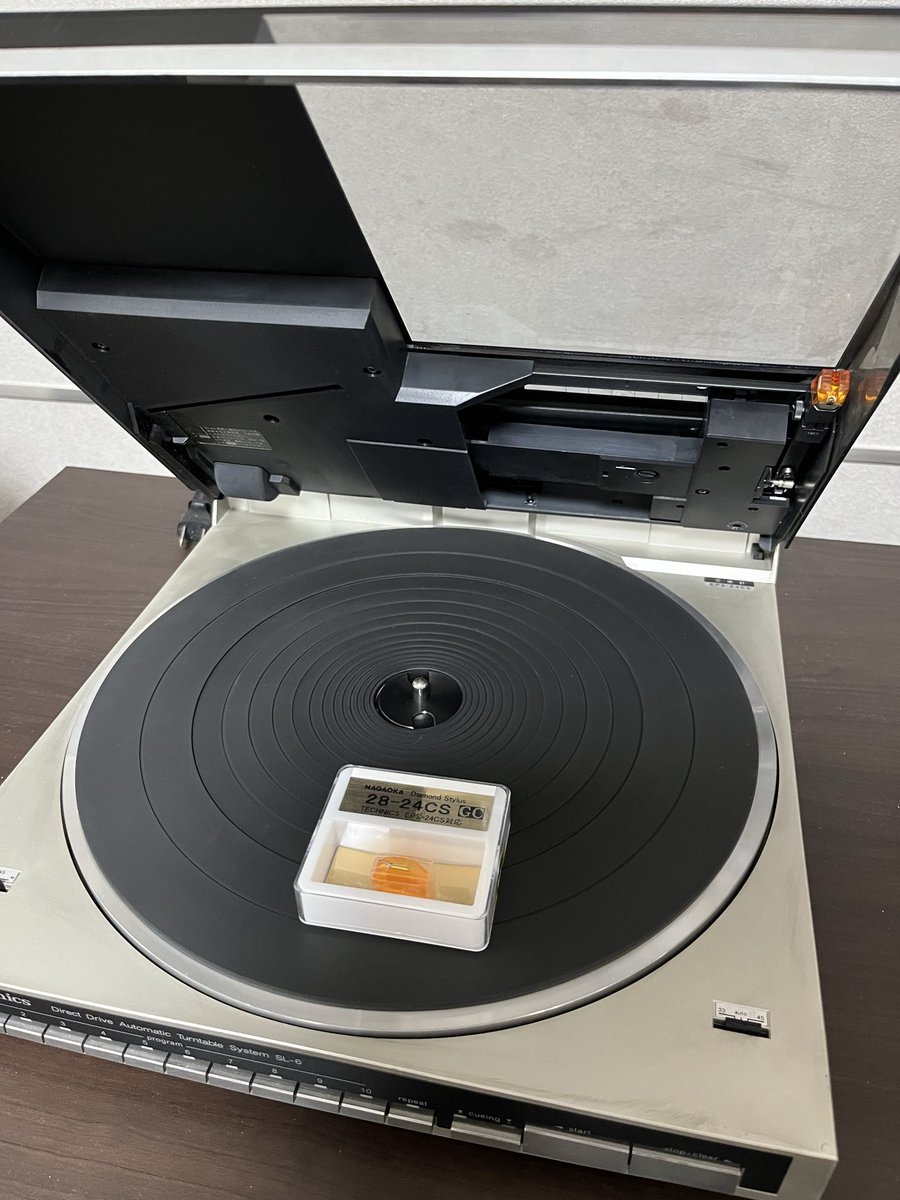 ThaithaniJ's tweet photo. ネットオークションで入手したSL-6、プログラム自動選曲機構を搭載したイケてるプレーヤーだが音が悪い💦
ヨドバシで購入した針への交換で復活なるか！と思ったけど、、、まぁ、こんなもんですかねって感じの音でした😅 https://t.co/PRlRoUmb2b