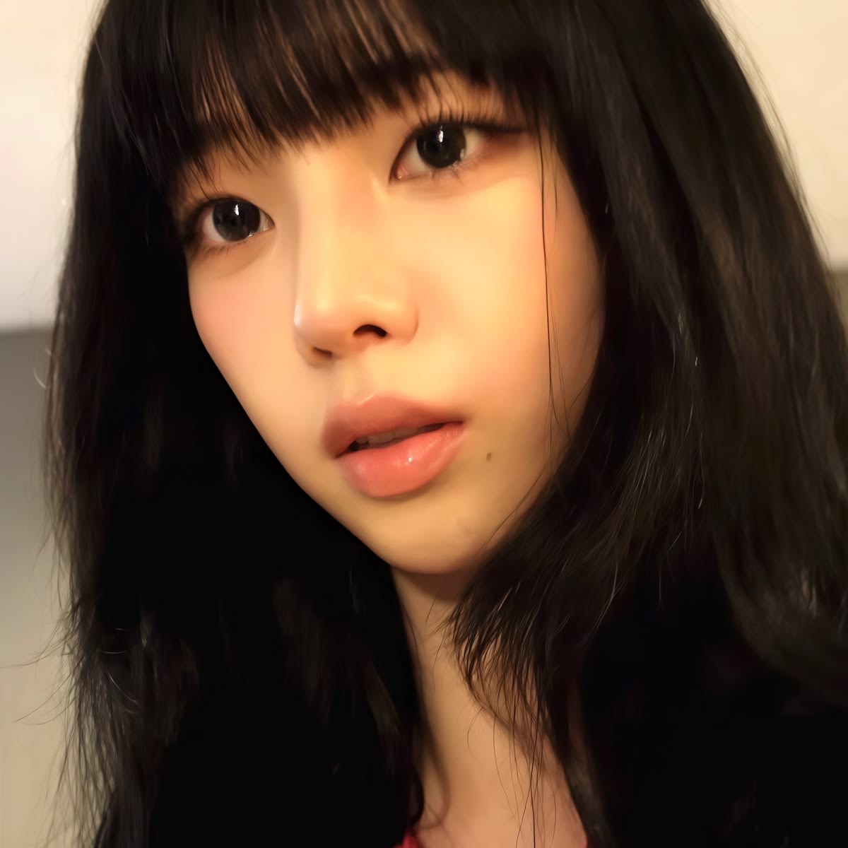 thinkbluuu's tweet photo. the bangs 😭 https://t.co/6ImopU1VIJ