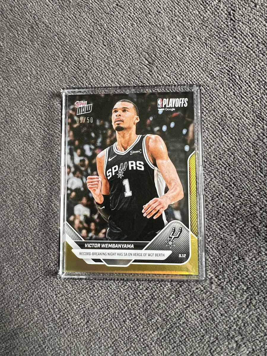 versochie's tweet photo. Someone share my excitement! Got the /50 gold foil parallel 💛 https://t.co/0JK7TjMVuw