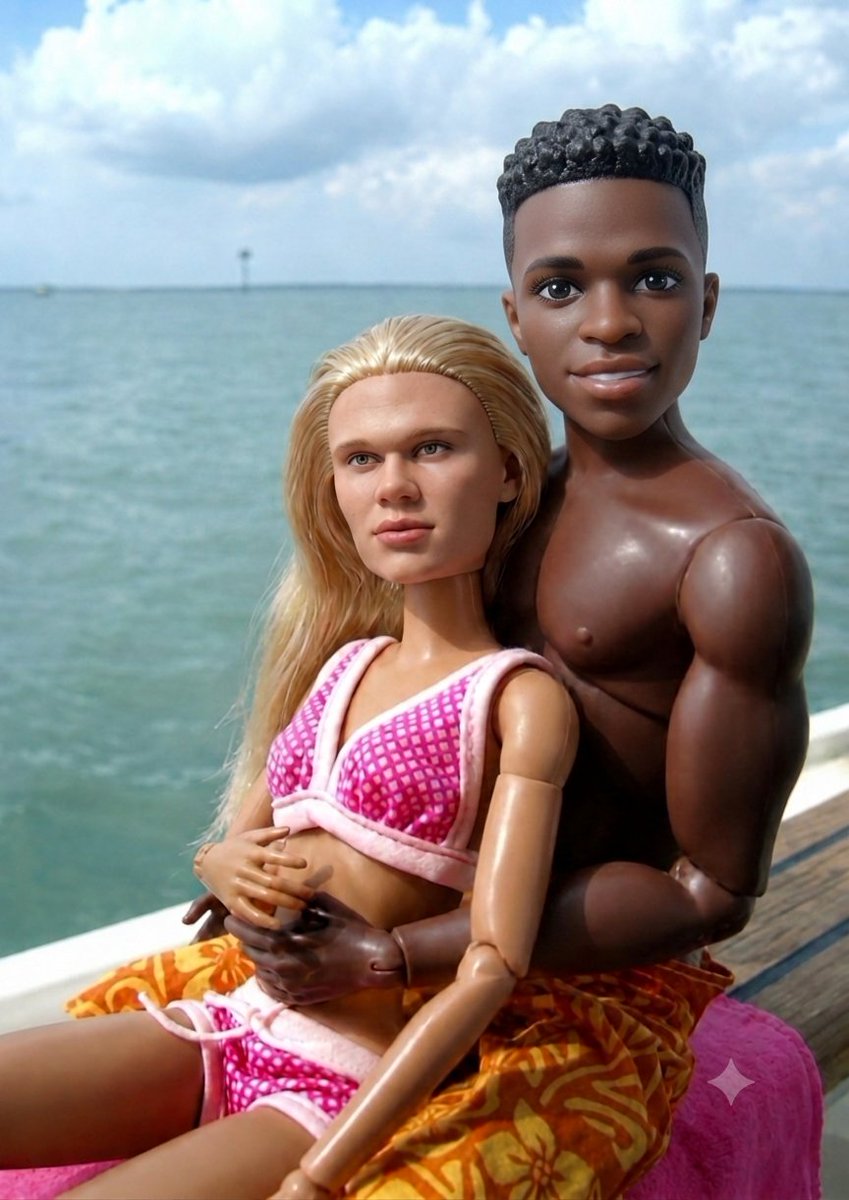 Rudriguo's tweet photo. Já lançaram até a Barbie Haland com seu boy Vini Jr 

Essa gente não perde tempo https://t.co/eXMyj8JwOX