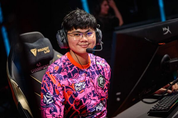 TheVCTCentel's tweet photo. Sources: PatMen 🇵🇭 has reached a verbal agreement with Paper Rex 🇸🇬

The player will be making a return to his former team, replacing invy 🇵🇭

Leaked DM's between the two show PatMen saying "I can actually win trophies you lazy bum." https://t.co/MyZoSE2IsH