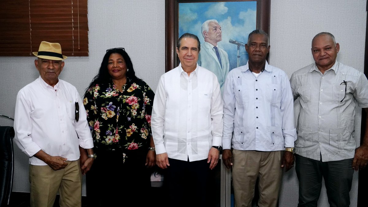 deyvy_santana's tweet photo. El excandidato a diputado por la Fuerza del Pueblo, Santos de los Santos, junto a una comisión de dirigentes que se integran al PLD, expresó su respaldo a Francisco Javier  y su compromiso de trabajar por su proyecto presidencial y el regreso del partido al poder.

 #FJ2028 https://t.co/kzr4sYrcje