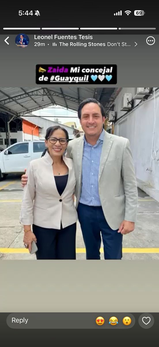 AlmaMiaEcu's tweet photo. El Decano de la Facultad de Derecho de la Universidad de Guayaquil desde ahora haciéndole campaña a Zaida Rovira. 

El gobierno de Noboa les recorta presupuesto pero igual se arrastran a él. https://t.co/26gSOuG11p