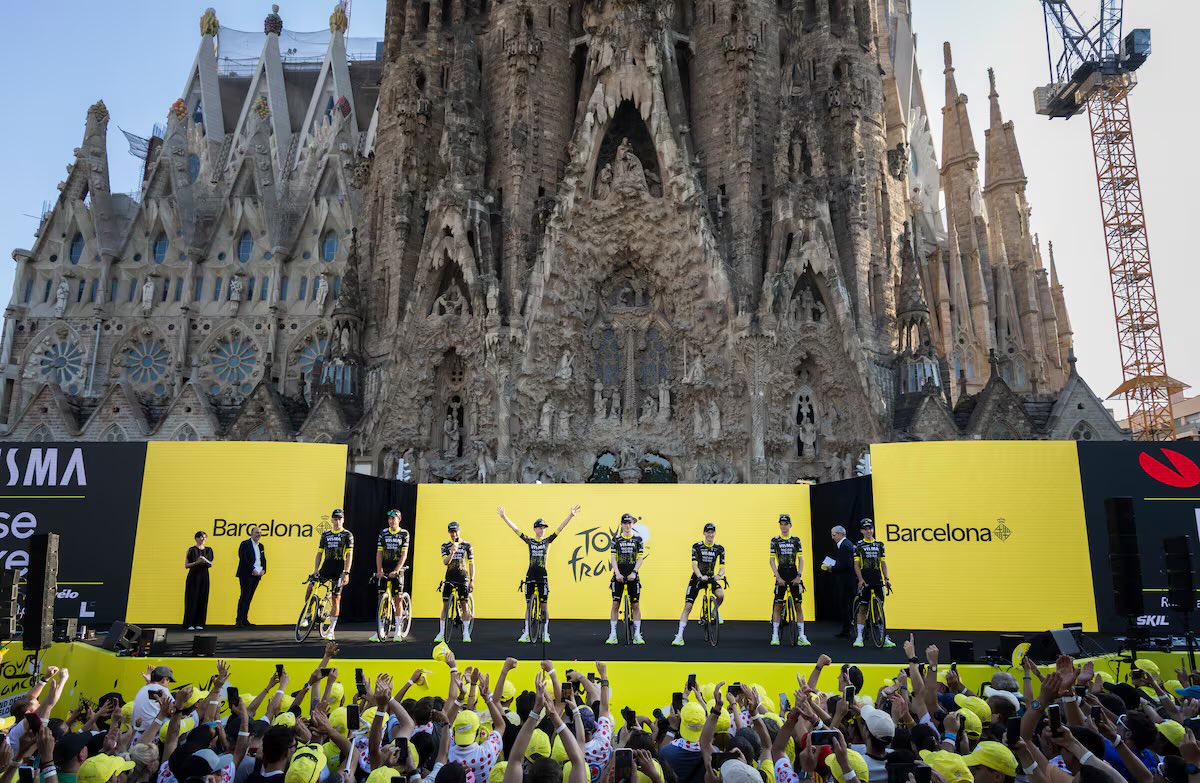 ernestcauhe's tweet photo. Si Barcelona es vol abocar a l’esport ho té bastant més fàcil que invertir milionades públiques per acollir la sortida del Tour de França.

Benvinguts a un passeig pels equipaments dels barcelonins on no arriben els diners. 💶❌

🧵⬇️ https://t.co/Y8SbTt21JA