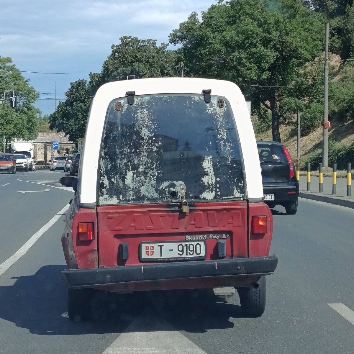 do_tokija's tweet photo. @Radoholicar Predsednik Republike Srbije Aleksandar Vučić rekao je na prikazu novih i modernizovanih sredstava i sistema Vojske Srbije (VS) na vojnom aerodromu Pukovnik-pilot Milenko Pavlović u Batajnici da je naša vojska sve snažnija i da će biti sve snažnija kada krene vojni rok u martu. https://t.co/25i9KKbP6o