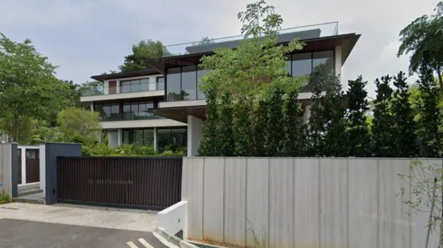 insight_4thread's tweet photo. 🔴 BREAKING: Singapore cops seize a multi-million dollar mansion — allegedly funded by smuggling Nvidia AI chips. The AI gold rush just got darker. https://t.co/khPfwhEsCF