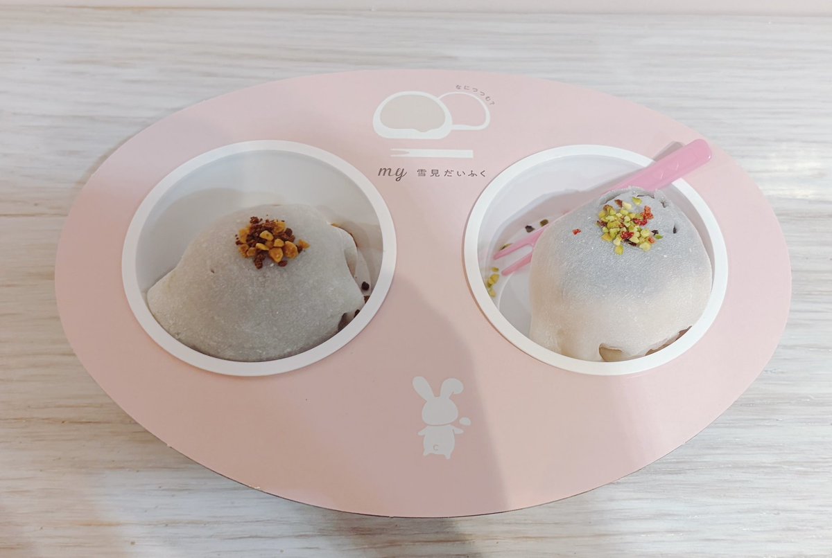 midushim's tweet photo. 自分好みの雪見だいふくが作れるカフェに行ってきた

🍫チョコアイス×チョコガナッシュ×チョコクランチ
と
🍓いちごアイス×パリパリチョコ×いちご&amp;ピスタチオ

美味でした https://t.co/gF6tus0nXs