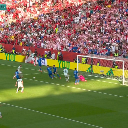 FreshyFive's tweet photo. Fernandez very close to scoring here to put Portugal first https://t.co/mOwsGbw0gY