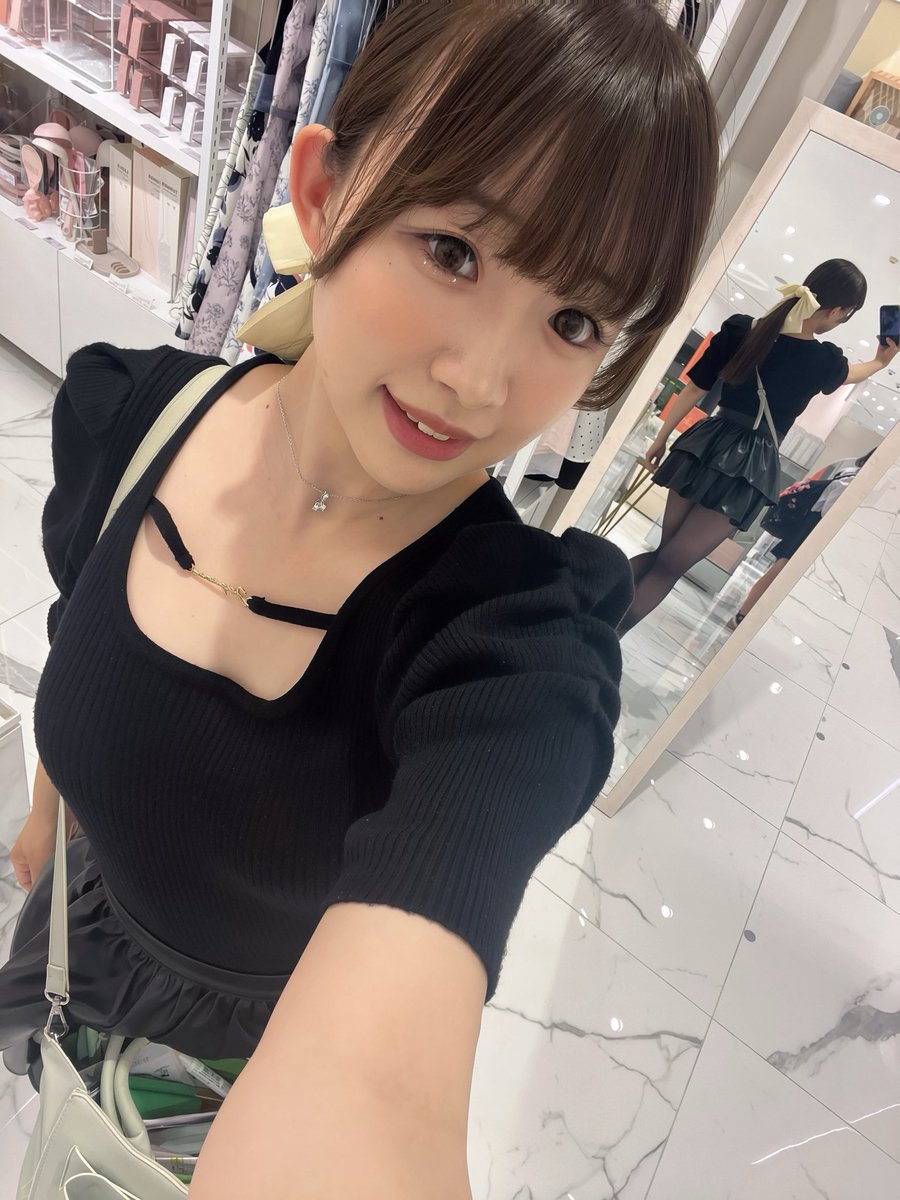 mai_suzuha's tweet photo. おはよぉ🍀 大学生してきますっ🖤 https://t.co/9tdTxrXlTF