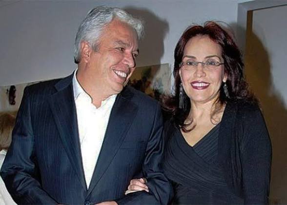 ElizbethCristi7's tweet photo. La próxima ministra de Educación es esposa de Carlos Alonso Lucio, quien fue guerrillero del M-19. Curioso que durante años algunos hayan señalado a otros de “guerrilleros”, pero ahora ese pasado parece no generar el mismo debate. Basta con revisar la trayectoria pública de Carlos Alonso Lucio para comprobarlo. La coherencia debería aplicarse sin importar el sector político. 

Este nuevo goberno tienen una mezcla de guerrillero y defensores de paramilitares dan dan asco