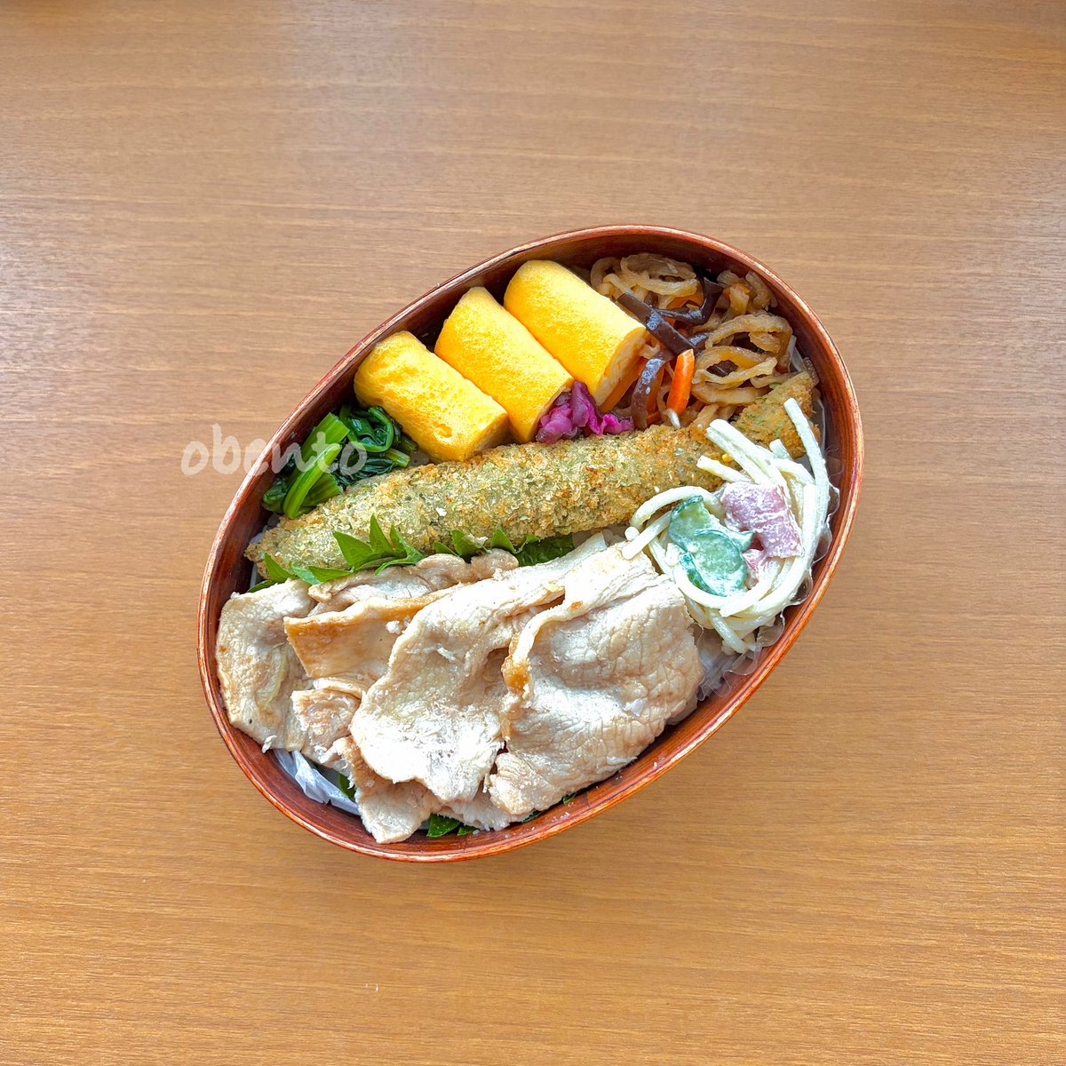 tomoryu3's tweet photo. 🍱
切り干し大根・玉子焼き・ほうれん草お浸し・ししゃもフライ(冷)・スパサラ・生姜焼き

ポルトガルVSクロアチアのレジェンド対決が気になる⚽

#わっぱ弁当 #のっけ弁当 #お弁当記録 #お弁当作り楽しもう部 https://t.co/QZrPZcXq9e