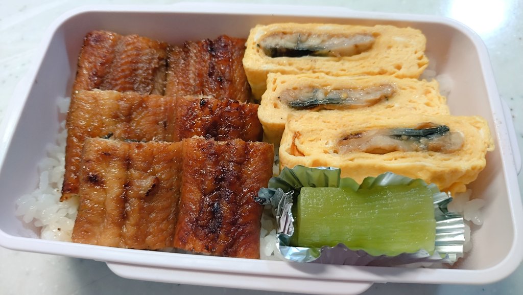 54hiro2's tweet photo. 今日の👧弁当
最強のスタミナ2色丼👍

＃うな重
＃お父さん弁当
＃お弁当記録
＃お弁当 https://t.co/6z3tnIc0rn