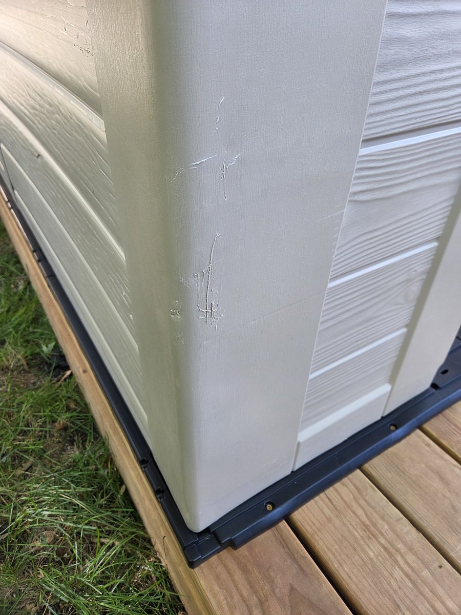 RobertNovakJr's tweet photo. @KeterTweets @KeterShed5064 Your quality control is very very bad. From incorrect parts to damaged parts https://t.co/MXnP2z590W